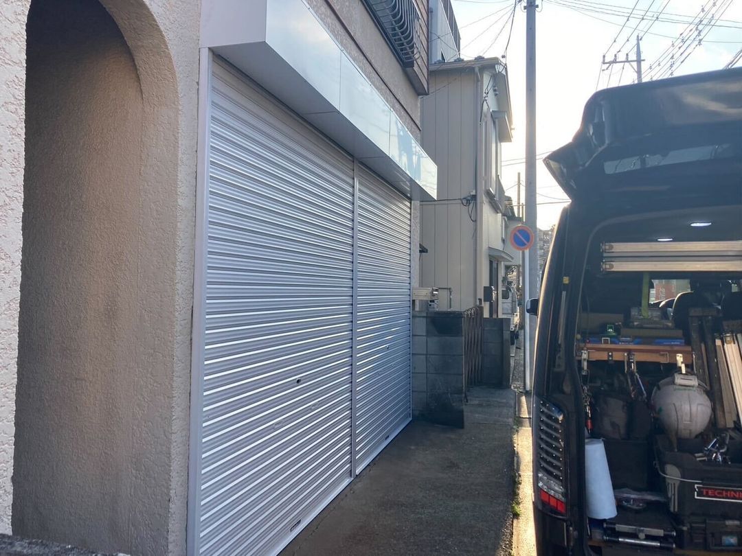新しく取り付けた2連のシャッター