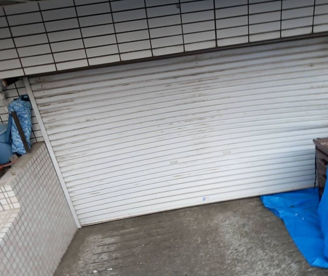 施工前の手動シャッター